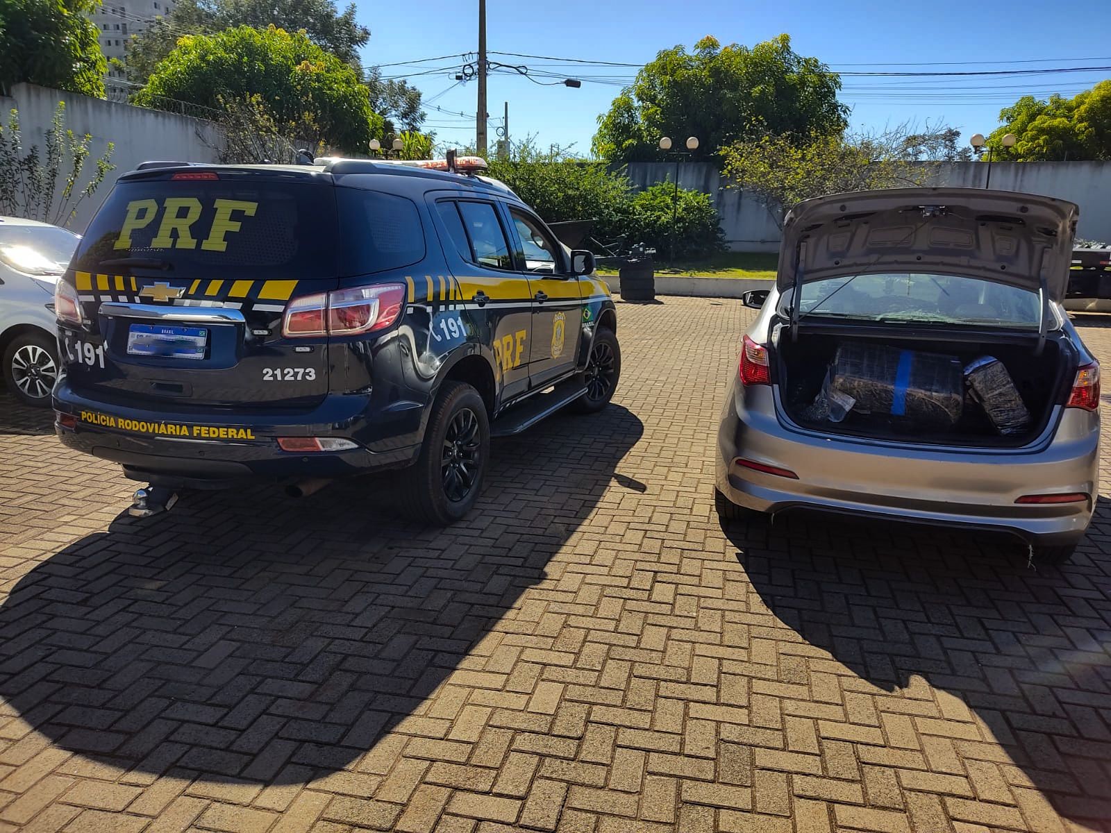 Maconha e skank são apreendidos em carro clonado na PR-323