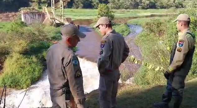 Polícia e bombeiros seguem nas buscas por criança desaparecida no Parque Daisaku Ikeda, em Londrina