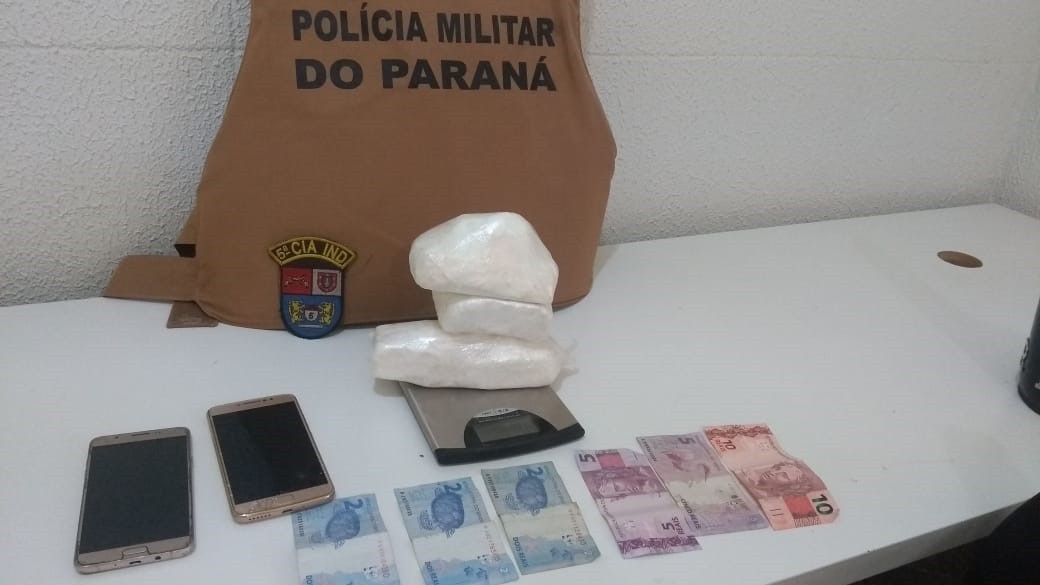 Polícia prende suspeitos e apreende cocaína na PR-323