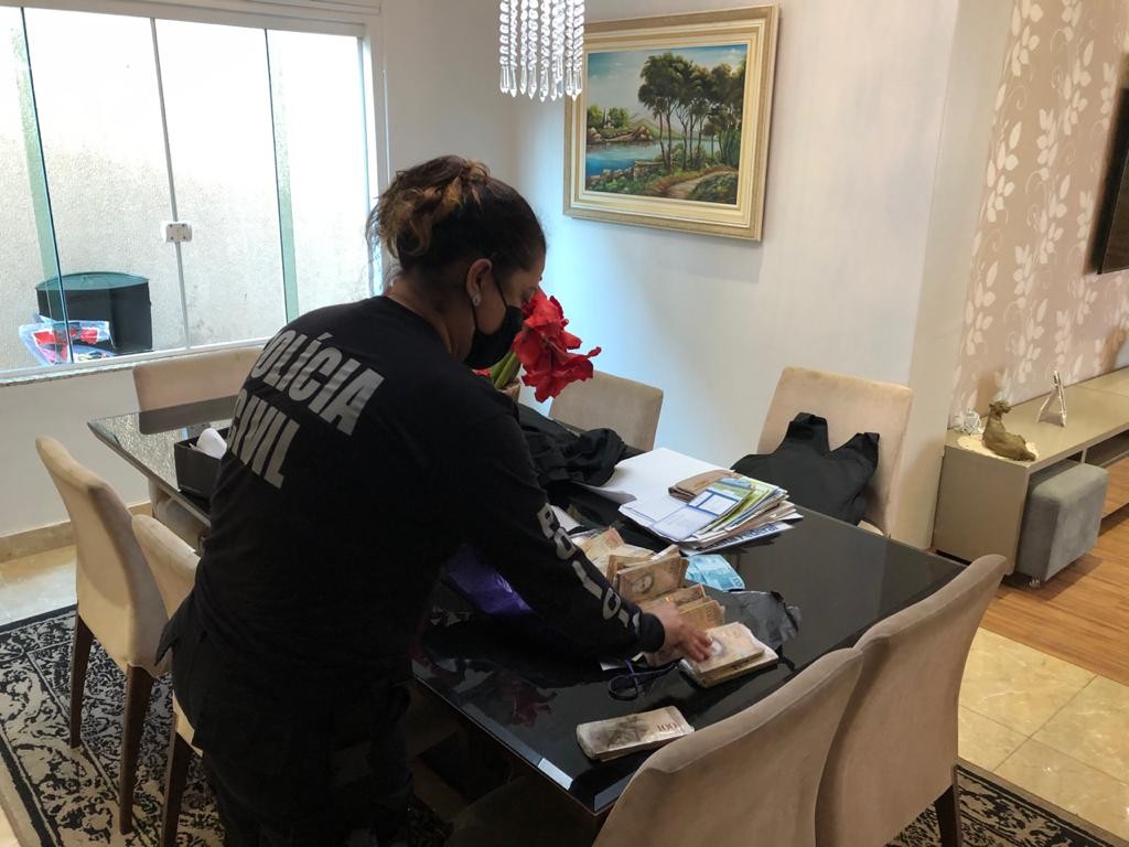 Golpistas que se passavam por auditores fiscais são alvo de operação