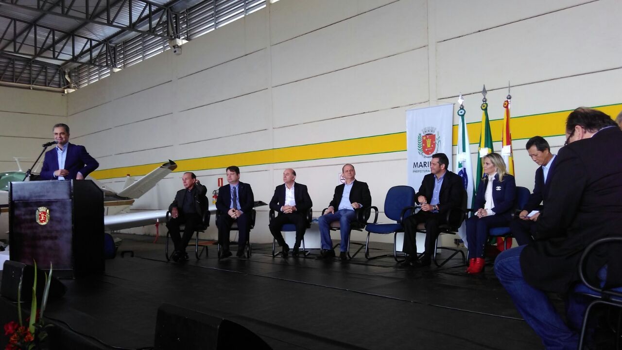 Em Maringá, ministro dos Transportes repassa R$120 mi para obras no aeroporto