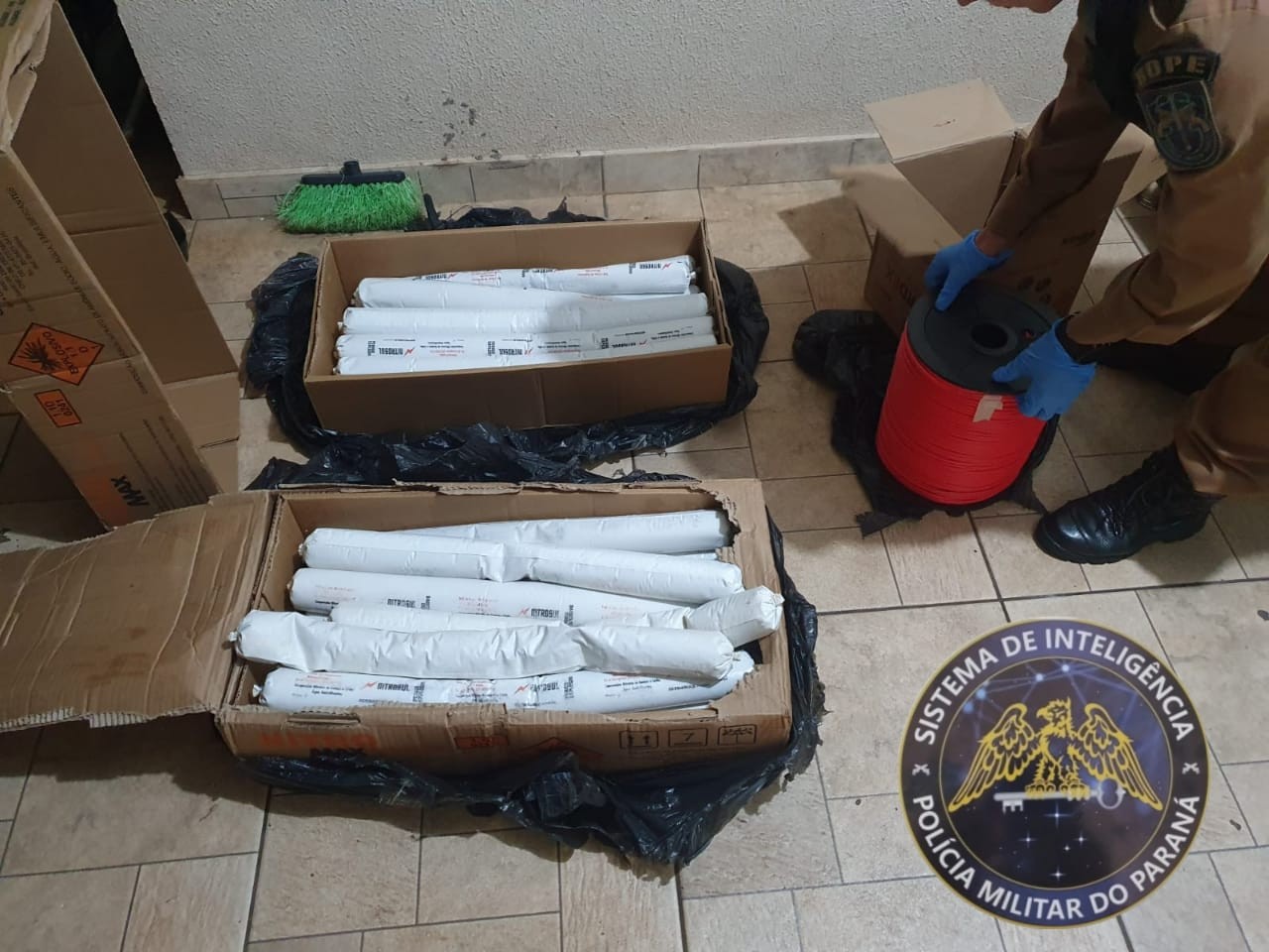 Polícia apreende carga de dinamite e prende dupla em flagrante