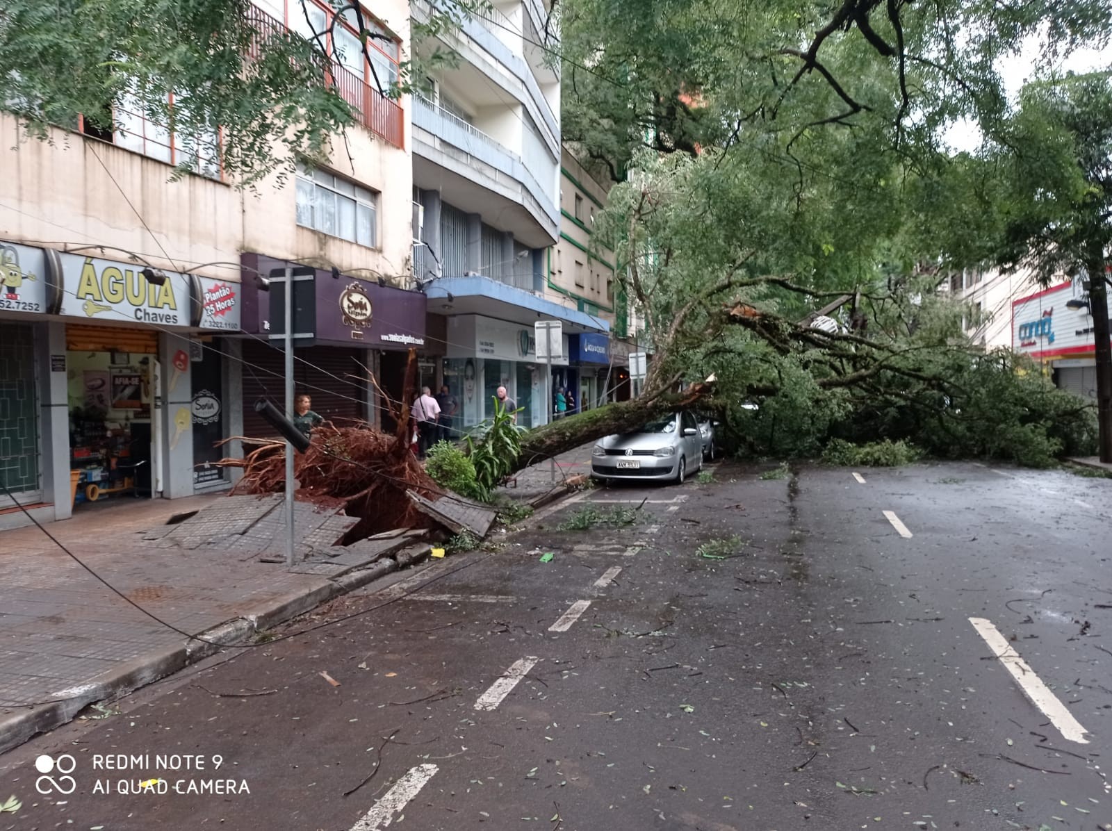Ventos durante o temporal de sábado chegaram a 91 km/h em Maringá