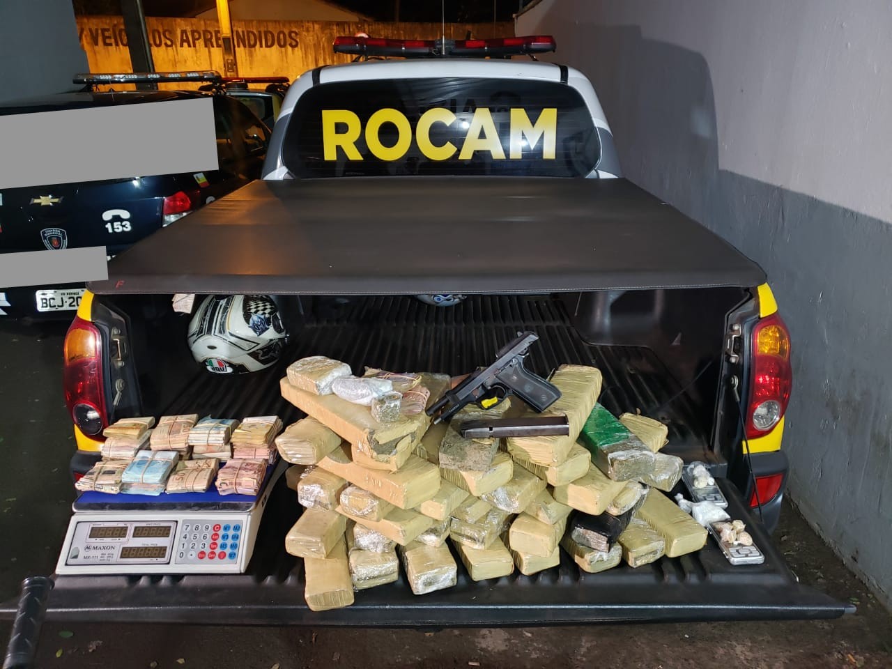 PM prende três por tráfico de drogas, receptação e posse irregular de arma de fogo