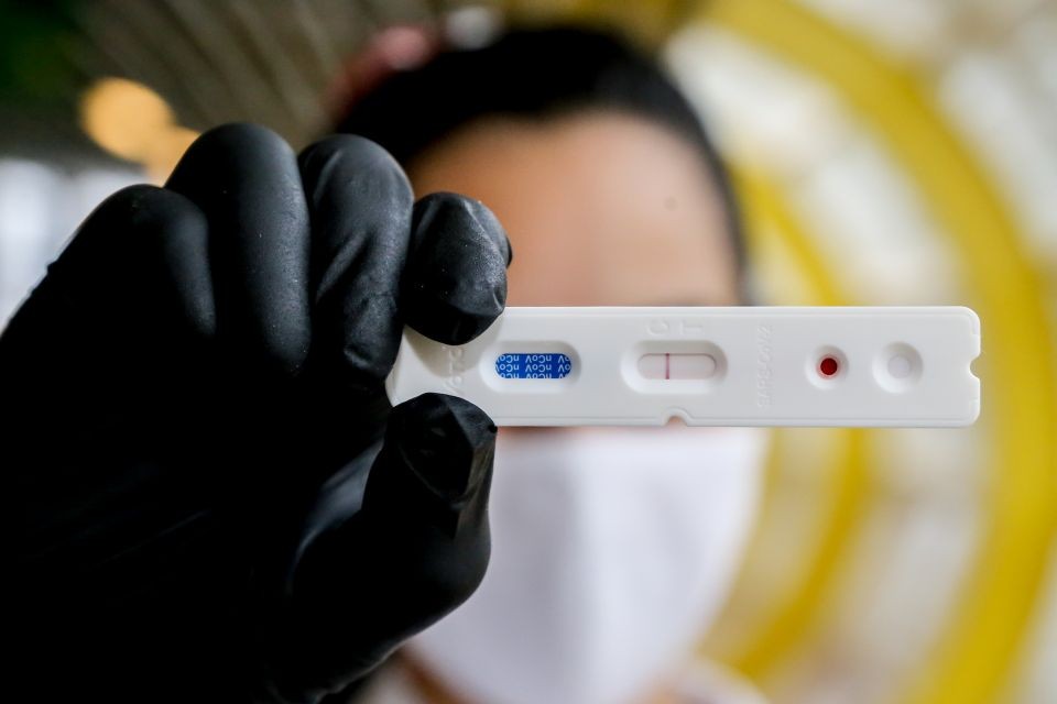 Confira os sintomas graves e leves da Covid-19 e o tempo de isolamento