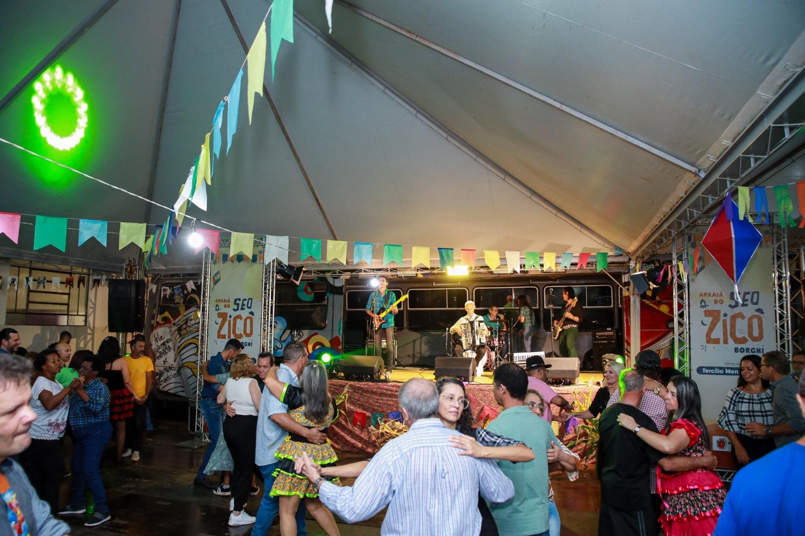 Arraiá do Seo Zico Borghi esquenta a noite desta segunda (23) em Maringá