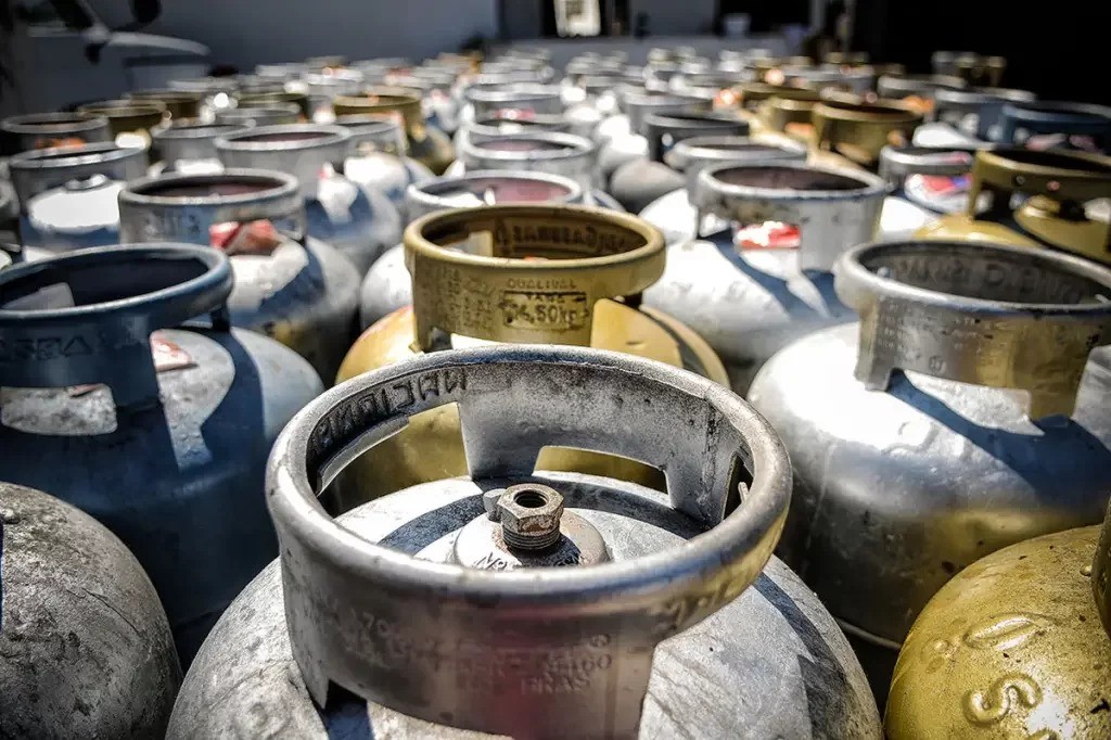 Pesquisa do Procon aponta diferença de até 60% no preço do gás de cozinha em Maringá