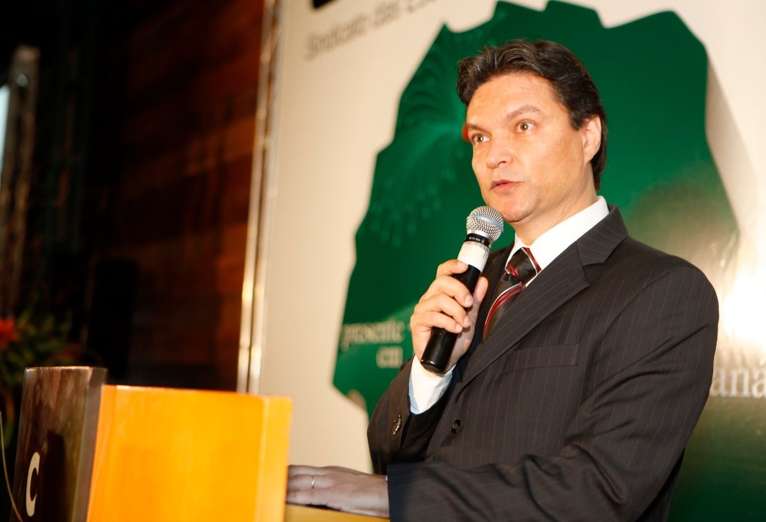 Aulas precisam voltar, pela segurança de muitas crianças