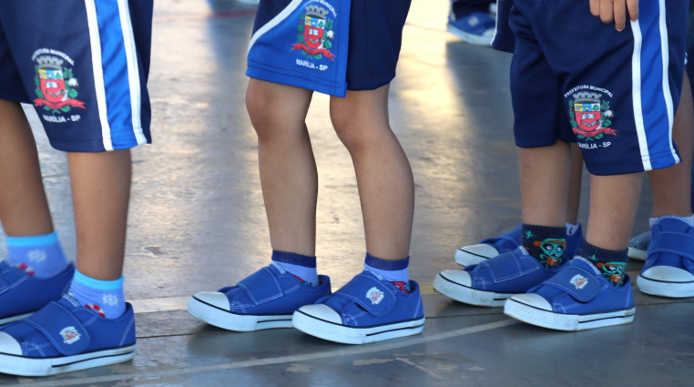 Operação da PF que investiga superfaturamento na compra de tênis escolares cumpre mandado em Maringá