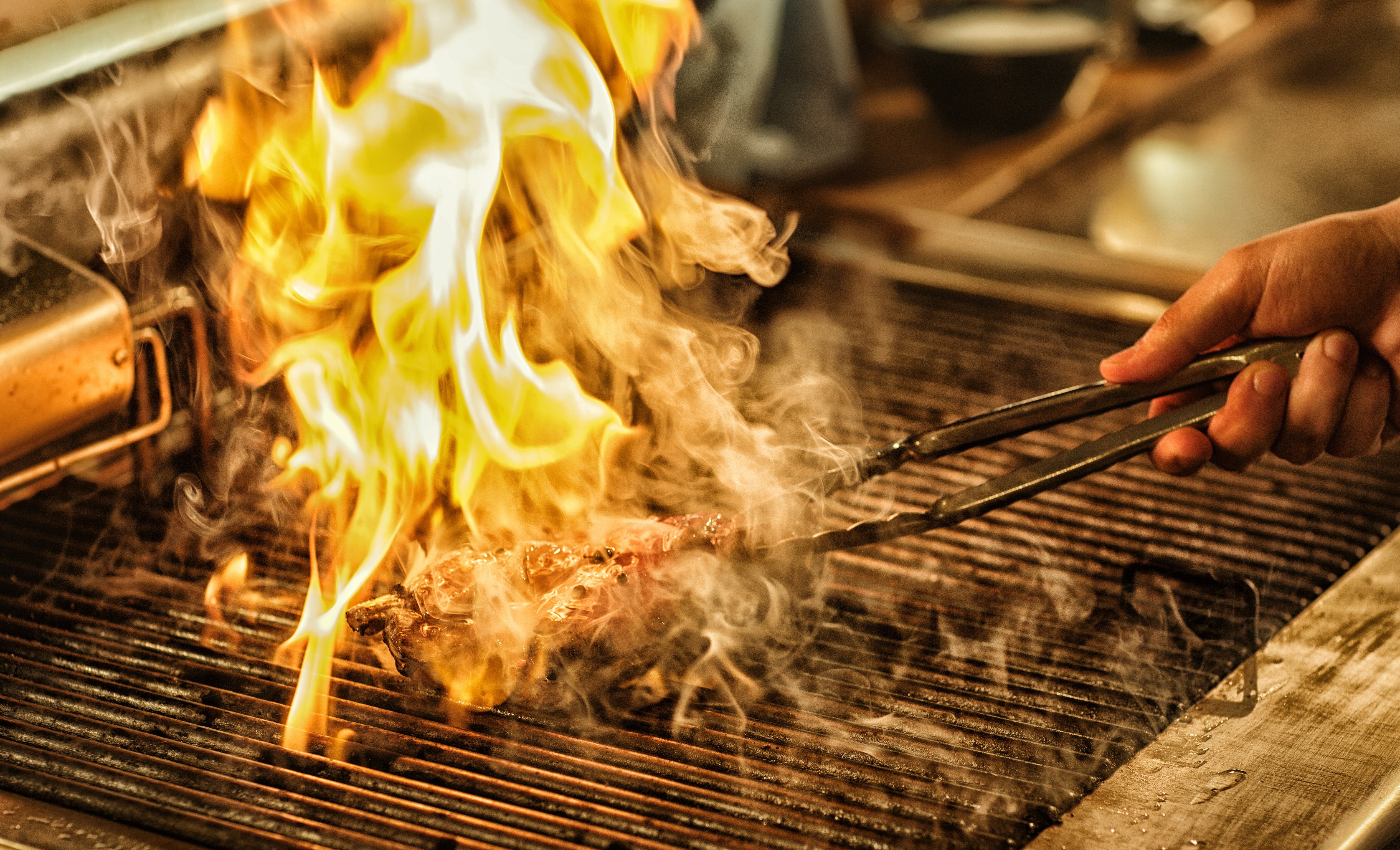 Bombeiros alertam para os riscos no manuseio de fogo em churrasqueira
