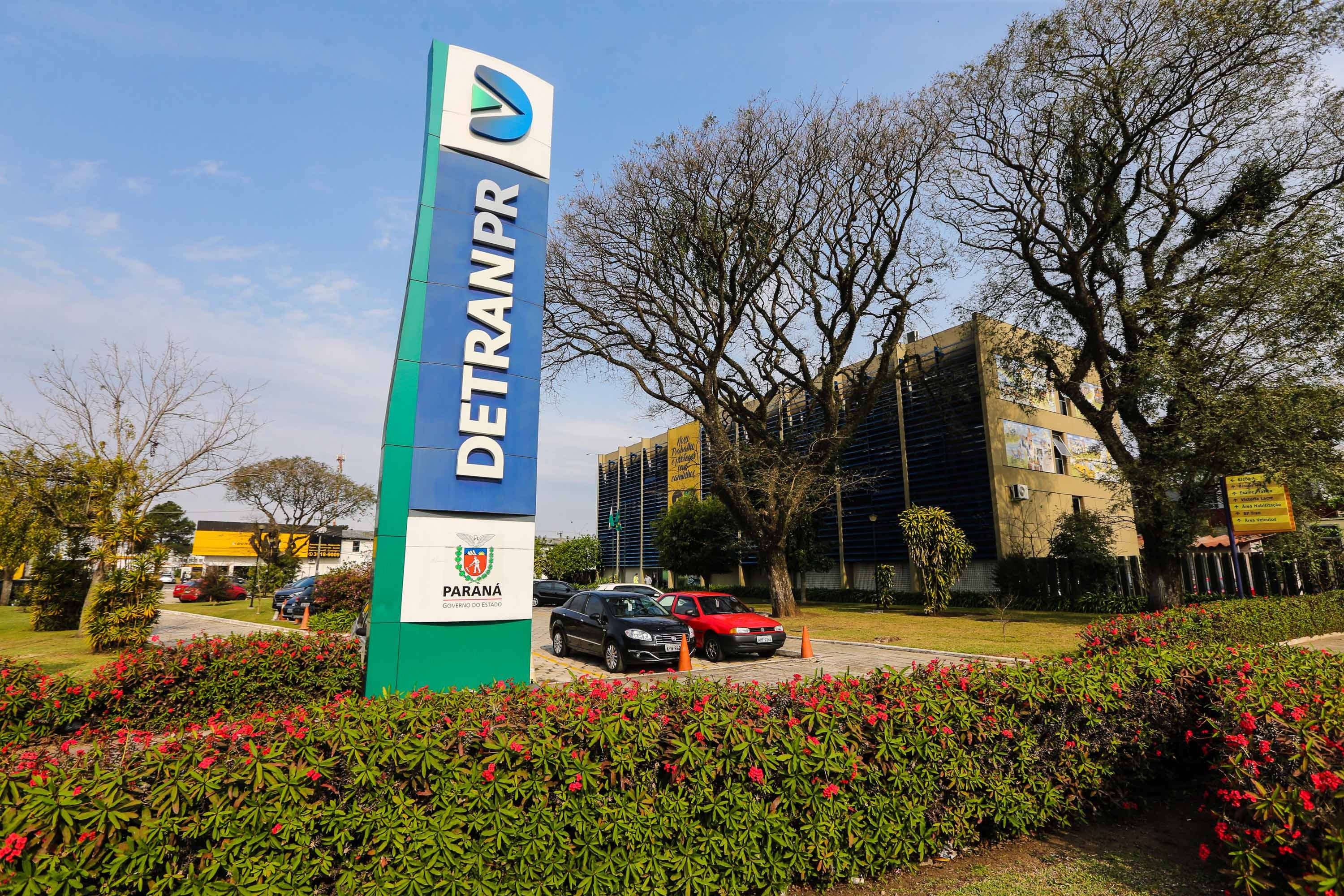 Portaria do Detran libera serviços online para CFCs