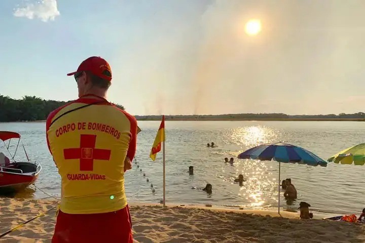 Bombeiros orientam para cuidados nas prainhas do noroeste neste fim de ano