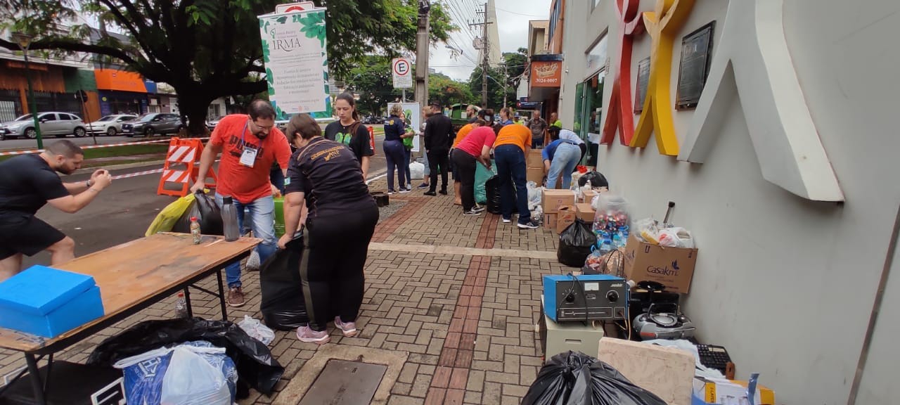Sábado de descarte consciente de materiais recicláveis