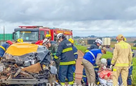 Cinco pessoas ficam feridas em acidente na PR-317 em Floresta