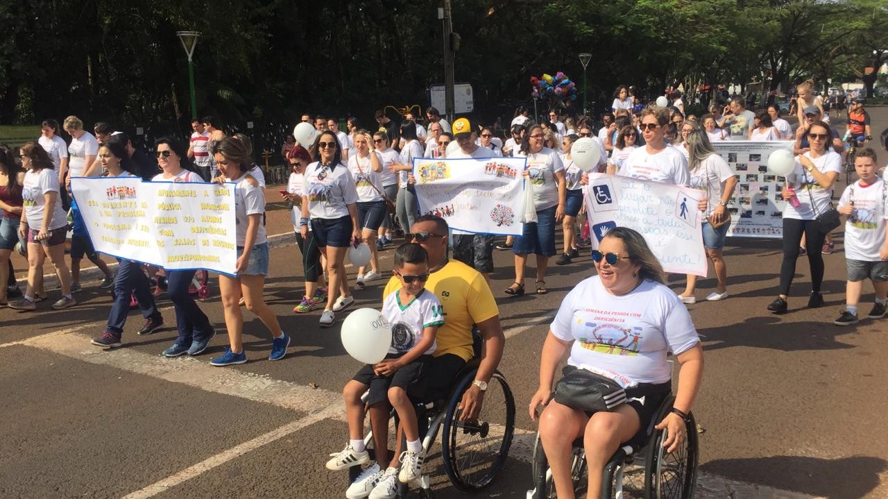 Caminhada encerra semana da pessoa com deficiência em Maringá