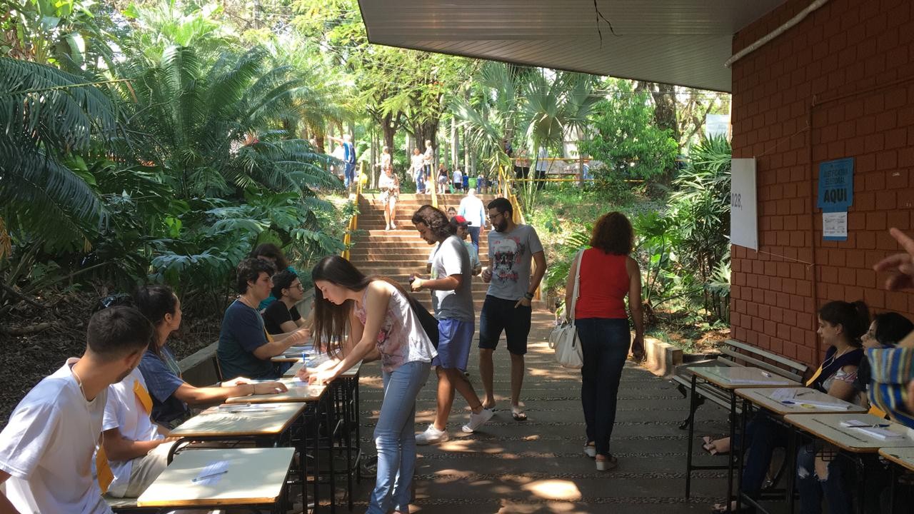 Movimentação na UEM é intensa; são 27 seções na instituição