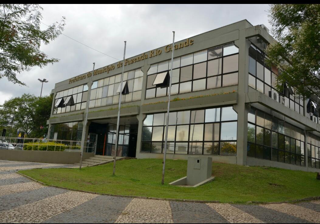 Prefeito de Fazenda Rio Grande é preso em operação contra desvios na saúde