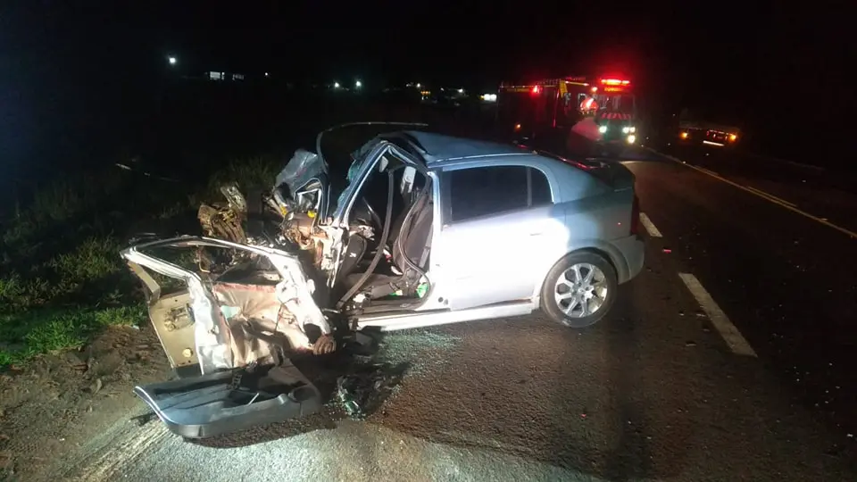 Motorista morre ao bater de frente contra caminhão em Paranavaí