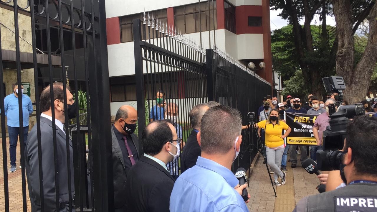 Vereadores criam comissão para mediar diálogo entre donos de bares e  Executivo