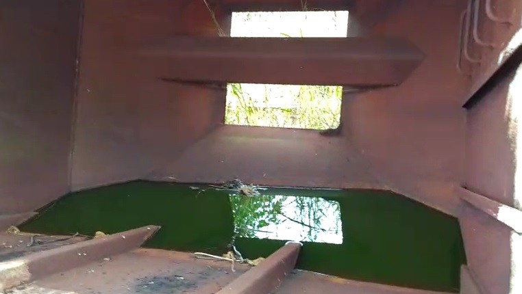 Vagões de trem com água parada preocupam moradores de Paiçandu