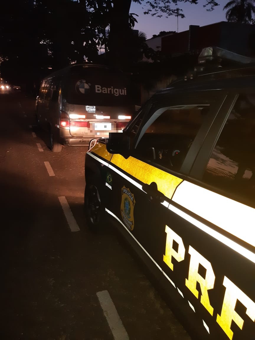 Veículo utilizado no transporte de presos estava com placa falsa