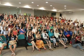 Servidores da UEM decidem continuar em greve e querem diálogo com o governador