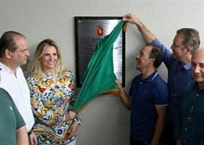 Adversários políticos na campanha, Ulisses Maia, Ricardo Barros e Cida Borghetti trocam elogios em público