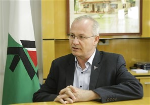 Reitor da UEM aguarda documento oficial do governo do Paraná para convocar Conselho Universitário