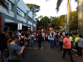 Sindicatos realizam ato em defesa da UEM