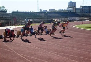 Mais de 300 atletas participam do 47º Campeonato Paranaense Caixa de Atletismo Juvenil que acontece neste fim de semana em Maringá