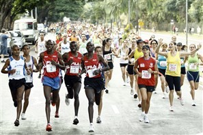 Entidade Ação Social Santa Rita de Cássia recebe 448 litros de leite arrecadados no Test Drive Solidário realizado pelo GMC – Grupo Maringá de Comunicação