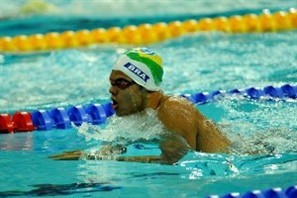 Técnico da Seleção Brasileira de natação participa de treinamentos e aulas em Maringá