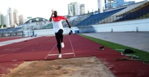 Atleta olímpico salta em Maringá após ficar cinco meses afastado se recuperando de uma cirurgia