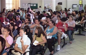 Mais de 1.000 eleitores movimentaram a Justiça Eleitoral de Maringá nesta terça-feira