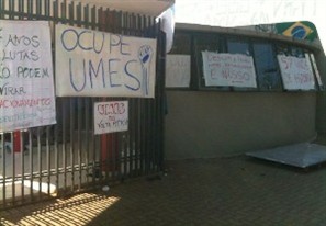 Estudantes ocupam prédio que já pertenceu à União dos Estudantes Secundaristas de Maringá