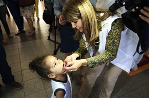 Maringá precisa vacinar 8 mil crianças contra a paralisia infantil em uma semana