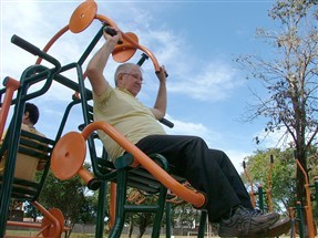 Com o aumento da expectativa de vida cada vez mais pessoas adotam a prática de atividade física para chegar bem à velhice