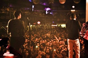 Barraca Universitária da Maringá FM inicia com ingressos esgotados na primeira noite