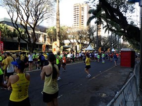 Mais de dois mil e 500 atletas participam de corrida em Maringá