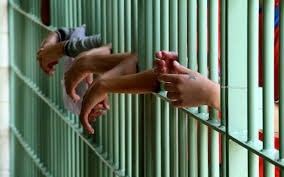 Adolescentes infratores apreendidos por mais tempo