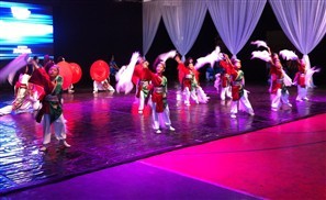 Quase 400 dançarinos participaram de um festival nacional de dança japonesa que foi realizado em Maringá