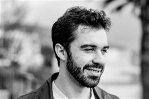 Escritor maringaense participa de feira literária em Paris