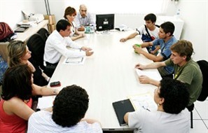 Após cinco horas de discussões, estudantes da UEM fazem acordos com secretário estadual