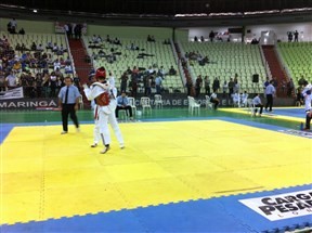 Atletas do Taekwondo participam, em Maringá, de seletiva para campeonato nacional