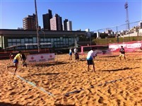 250 atletas de vários estados brasileiros participam de campeonato de Beach Tennis em Maringá