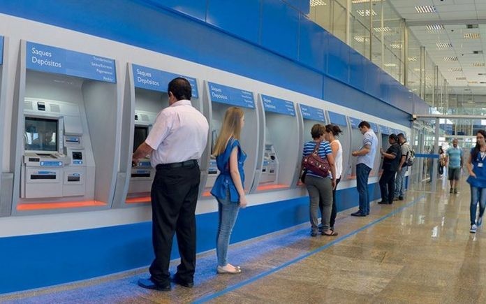 Bancos abrem agências de acordo com a captação de recursos e economia