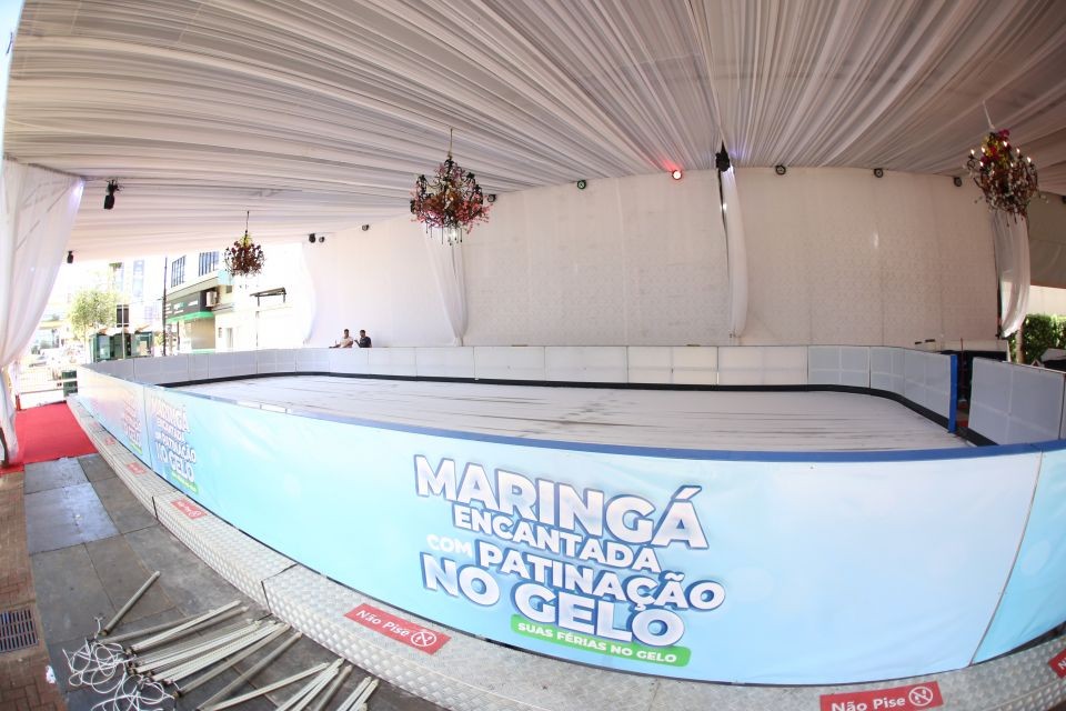 Pista de patinação no gelo começa a funcionar neste sábado (26)