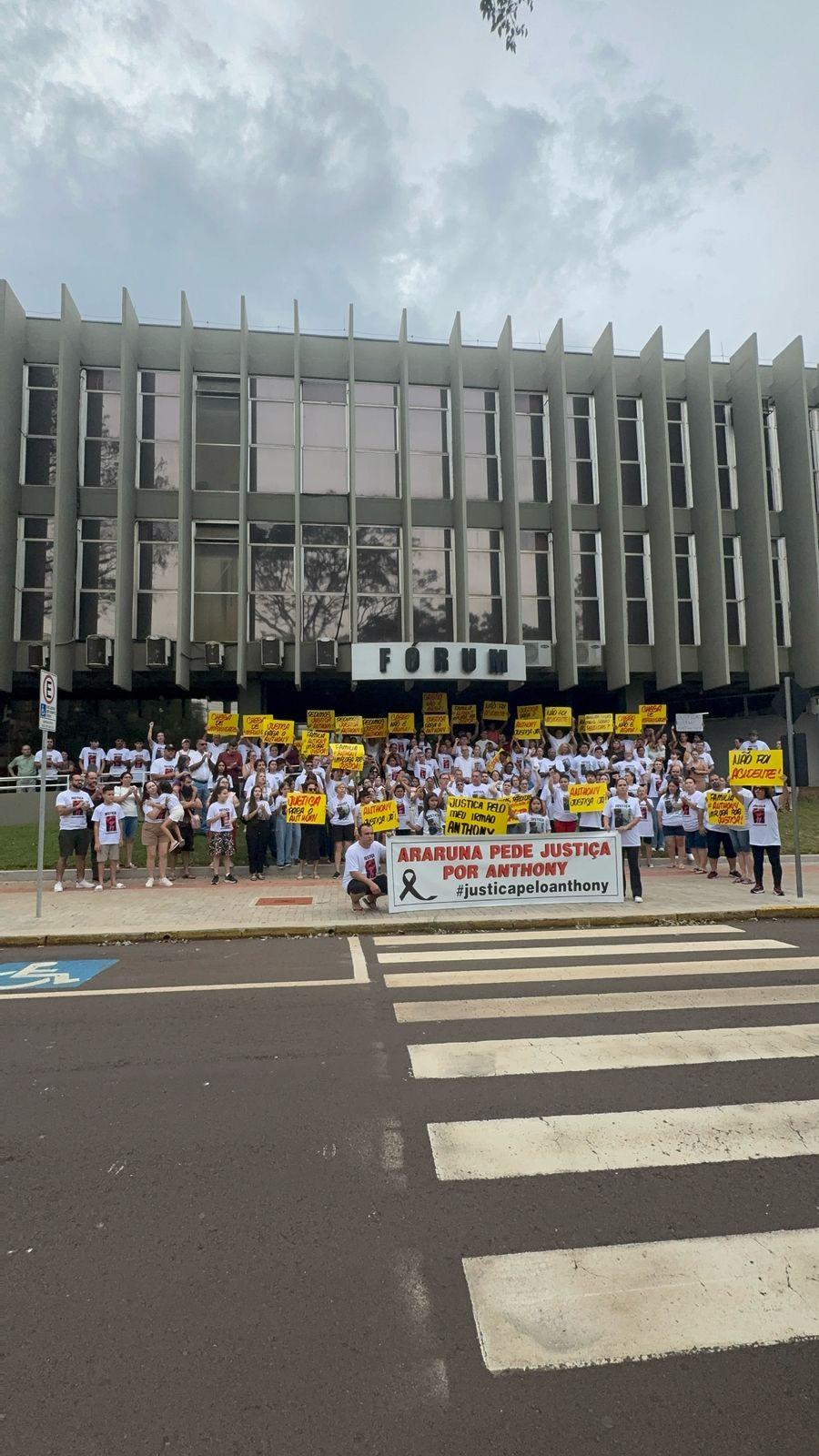 Família de Anthony faz manifestação pedindo justiça