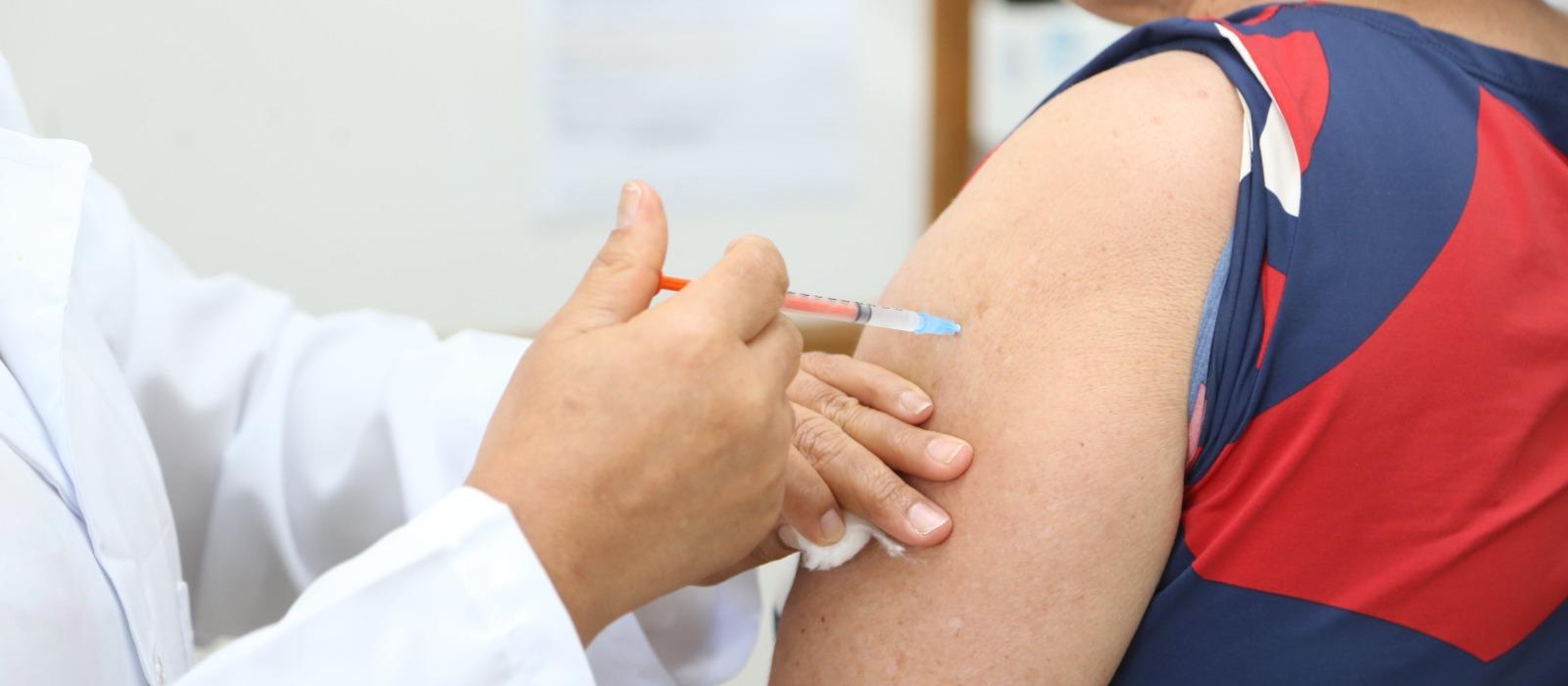 Secretaria de Saúde volta a vacinar contra a Covid-19