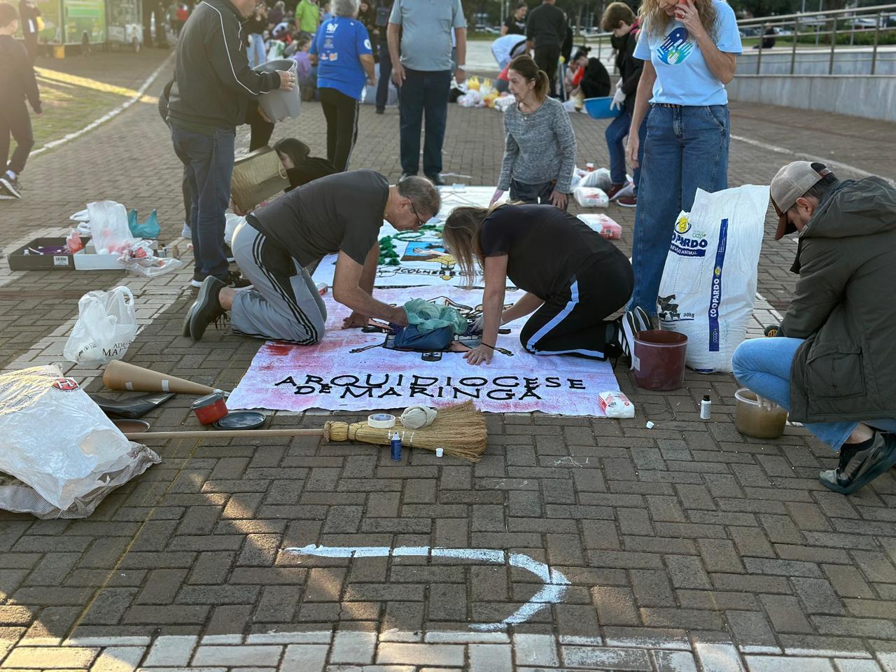 Fiéis se unem em Maringá para transformar fé em arte no Corpus Christi